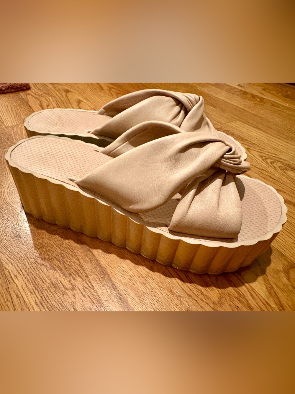 Tory Burch Platform Miller type slip on Sandals Knotted Tan size 9